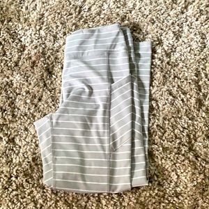 Grey and white stripped capris.